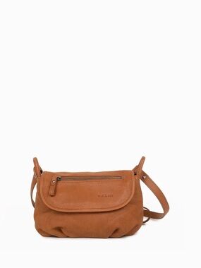 Nat & Nin Jenny shoulder bag. Adjustable
Strap and magnetic snap closure. Spicy?